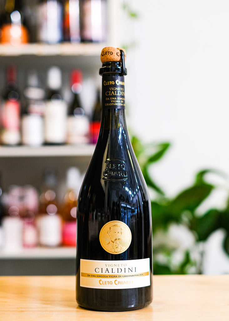 クリニカル　カリオロジー Cleto Chiarli 'Vigneto Cialdini' Lambrusco Rosso 750ml – Sip